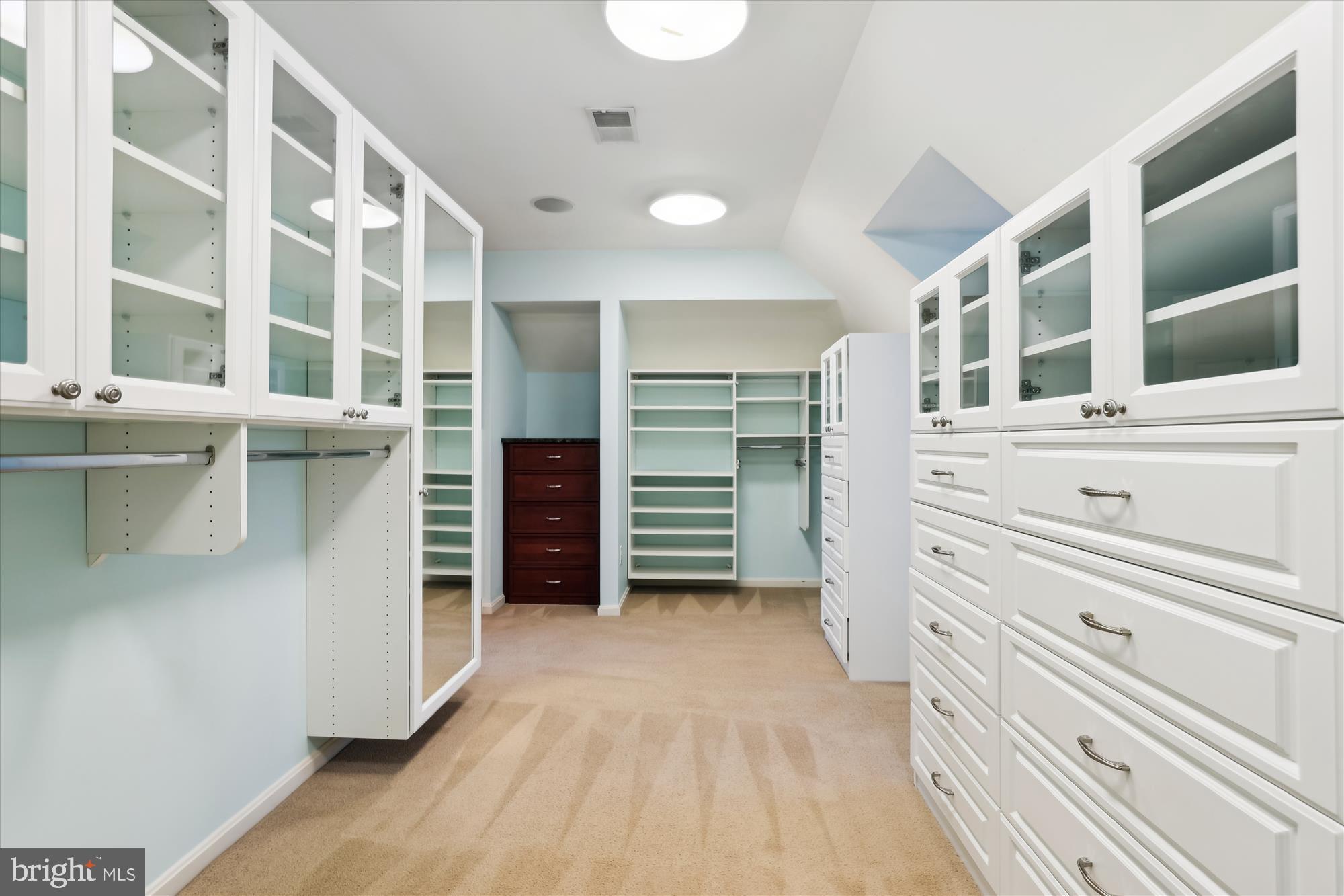 GOLF CLUB MANOR - Residential