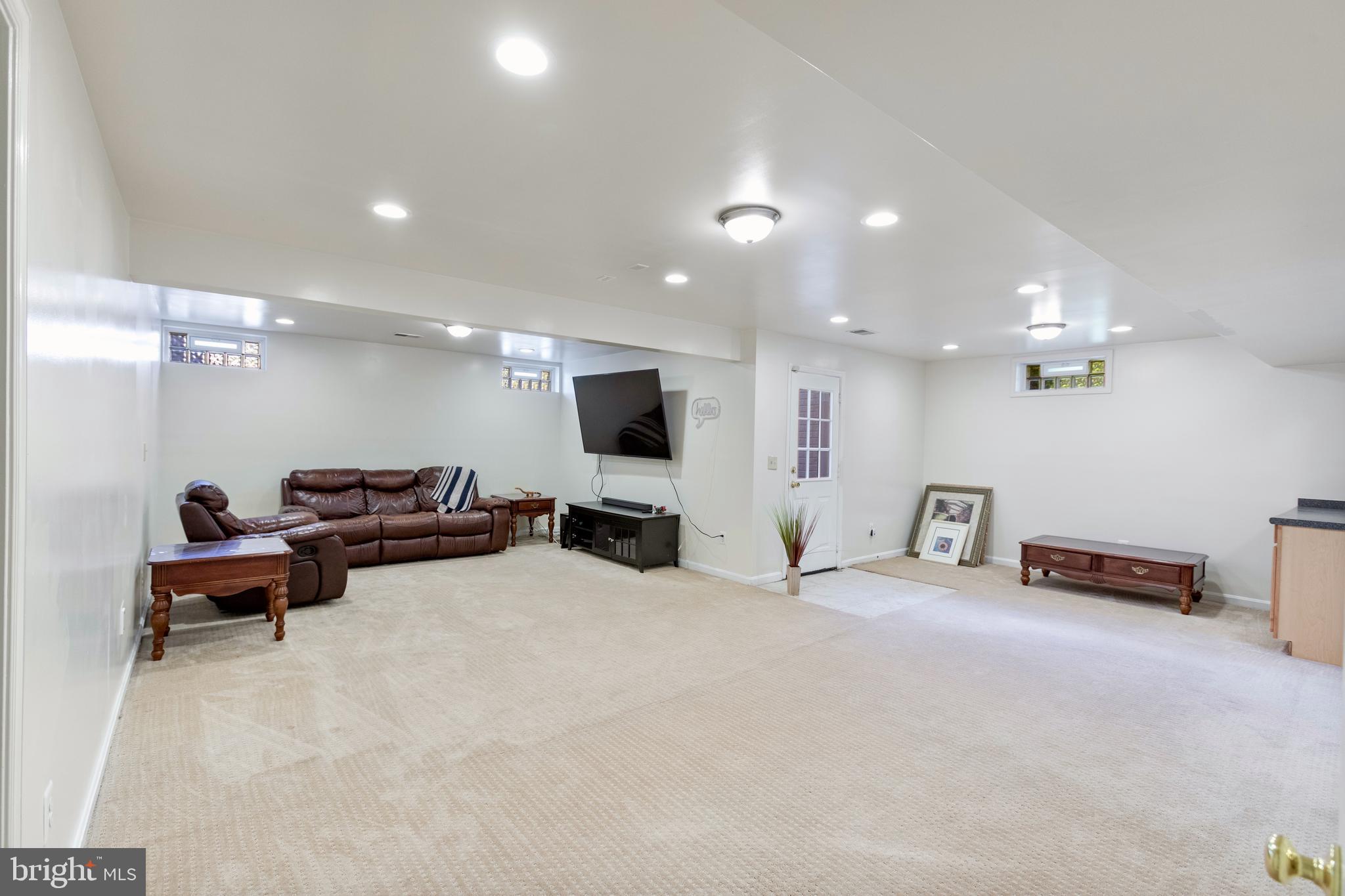 SIGNATURE AT BROADLANDS - Residential