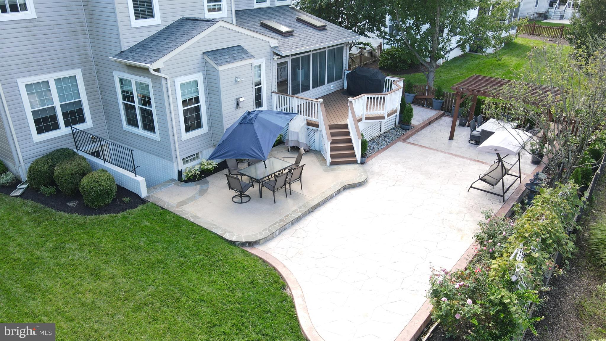 SIGNATURE AT BROADLANDS - Residential