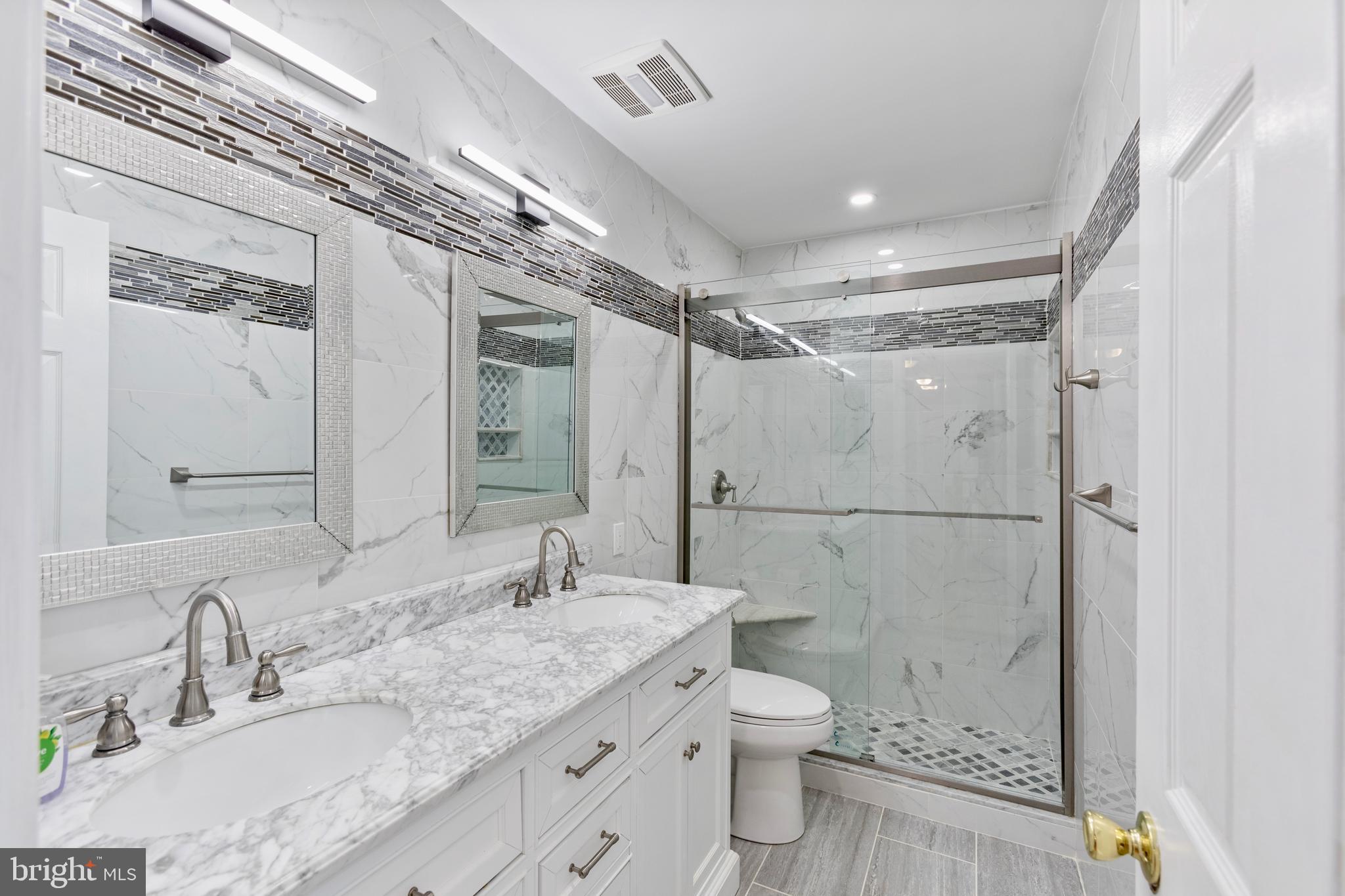 SIGNATURE AT BROADLANDS - Residential