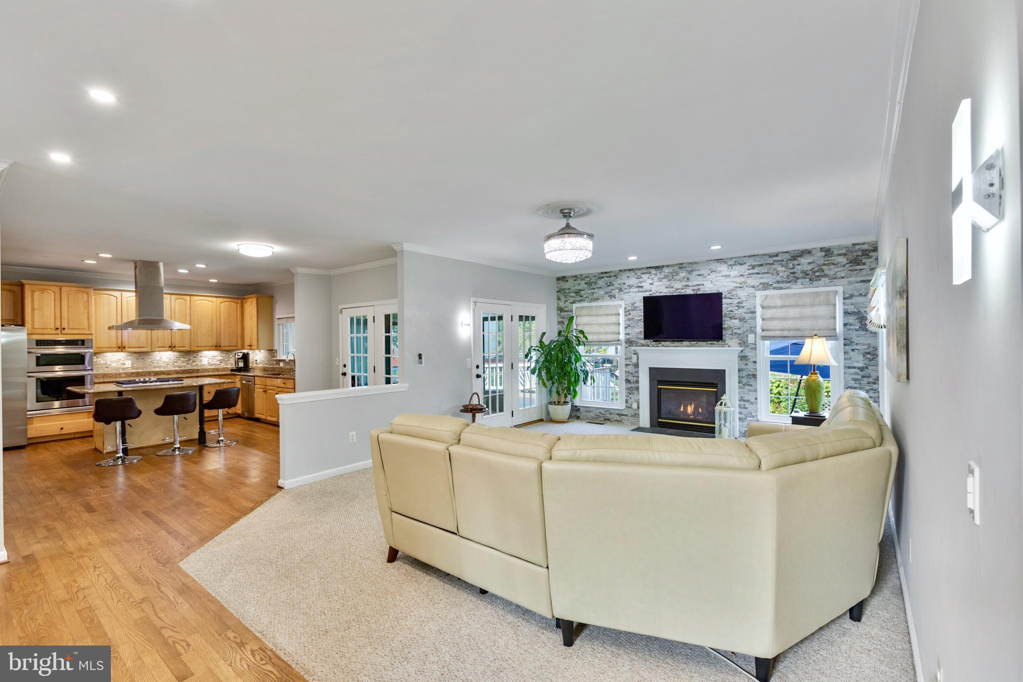 SIGNATURE AT BROADLANDS - Residential