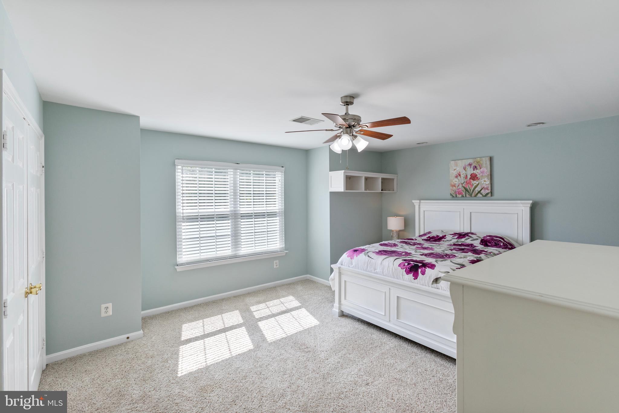 SIGNATURE AT BROADLANDS - Residential