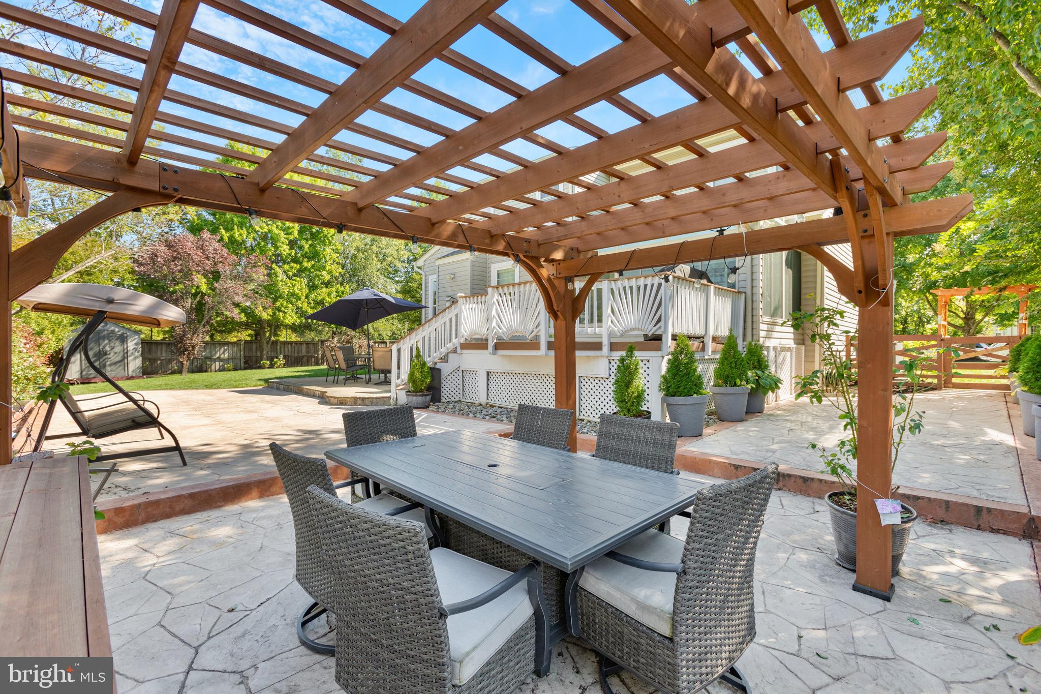 SIGNATURE AT BROADLANDS - Residential