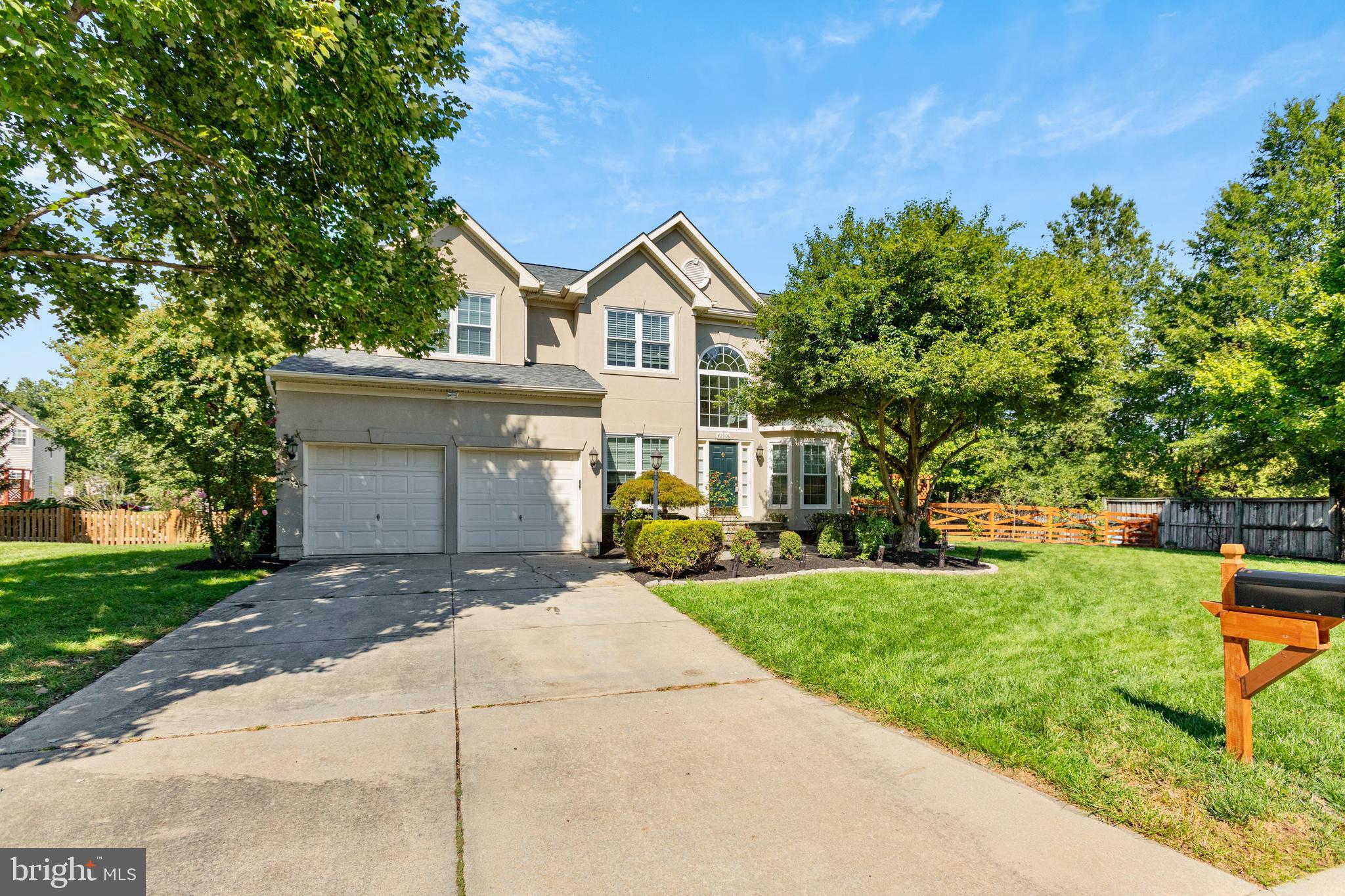 SIGNATURE AT BROADLANDS - Residential