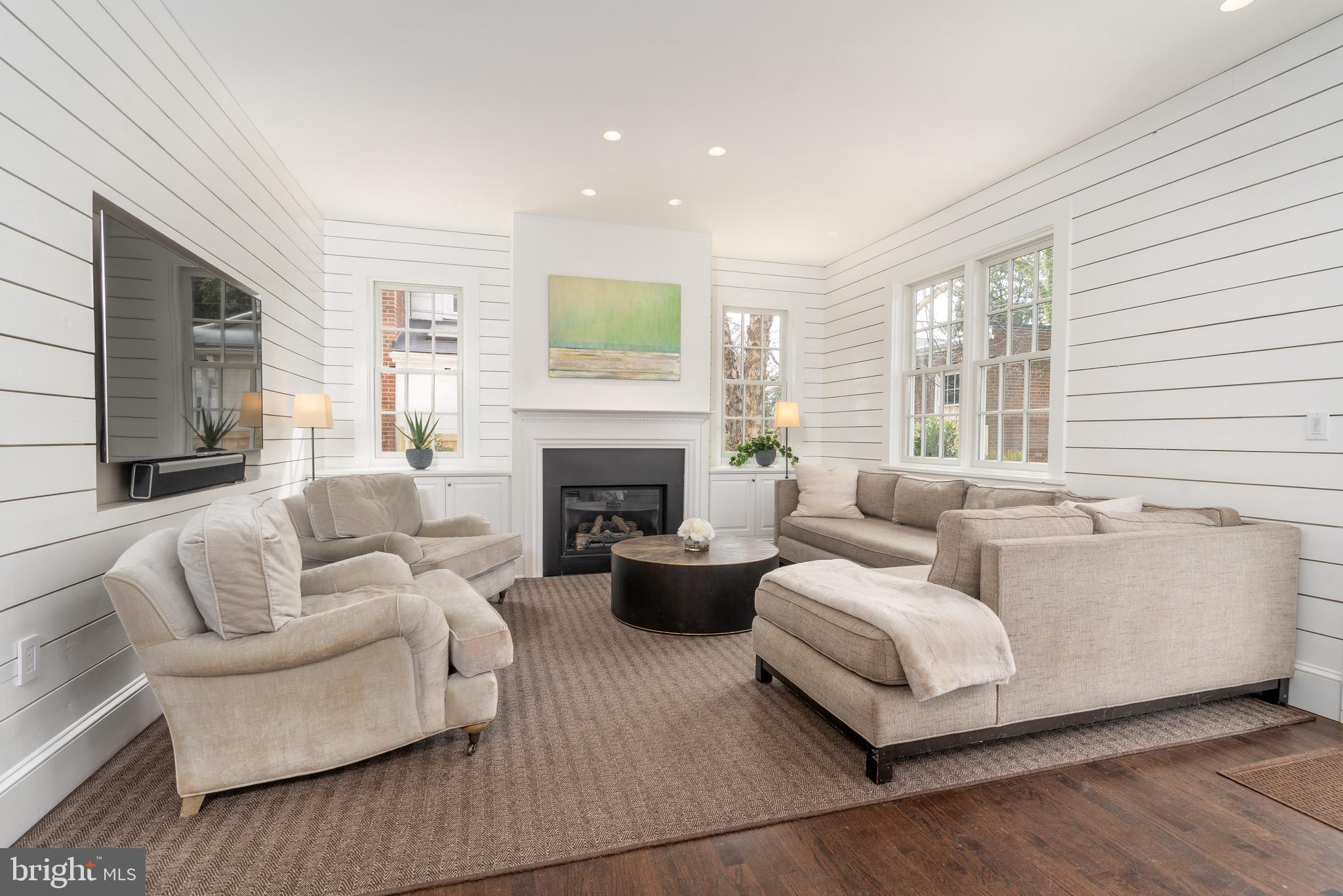 OBSERVATORY CIRCLE - Residential
