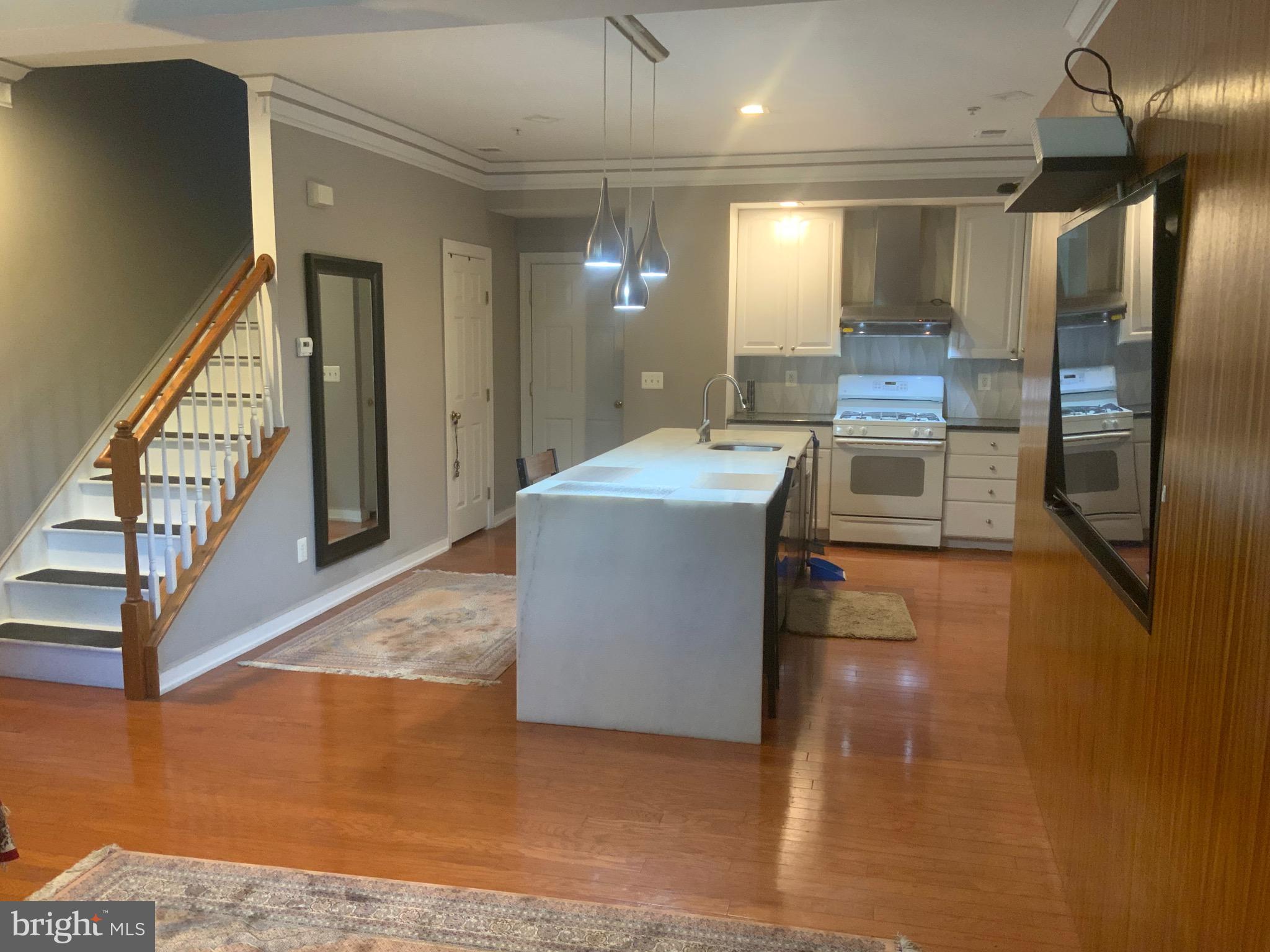 589 ODENDHAL AVENUE 589