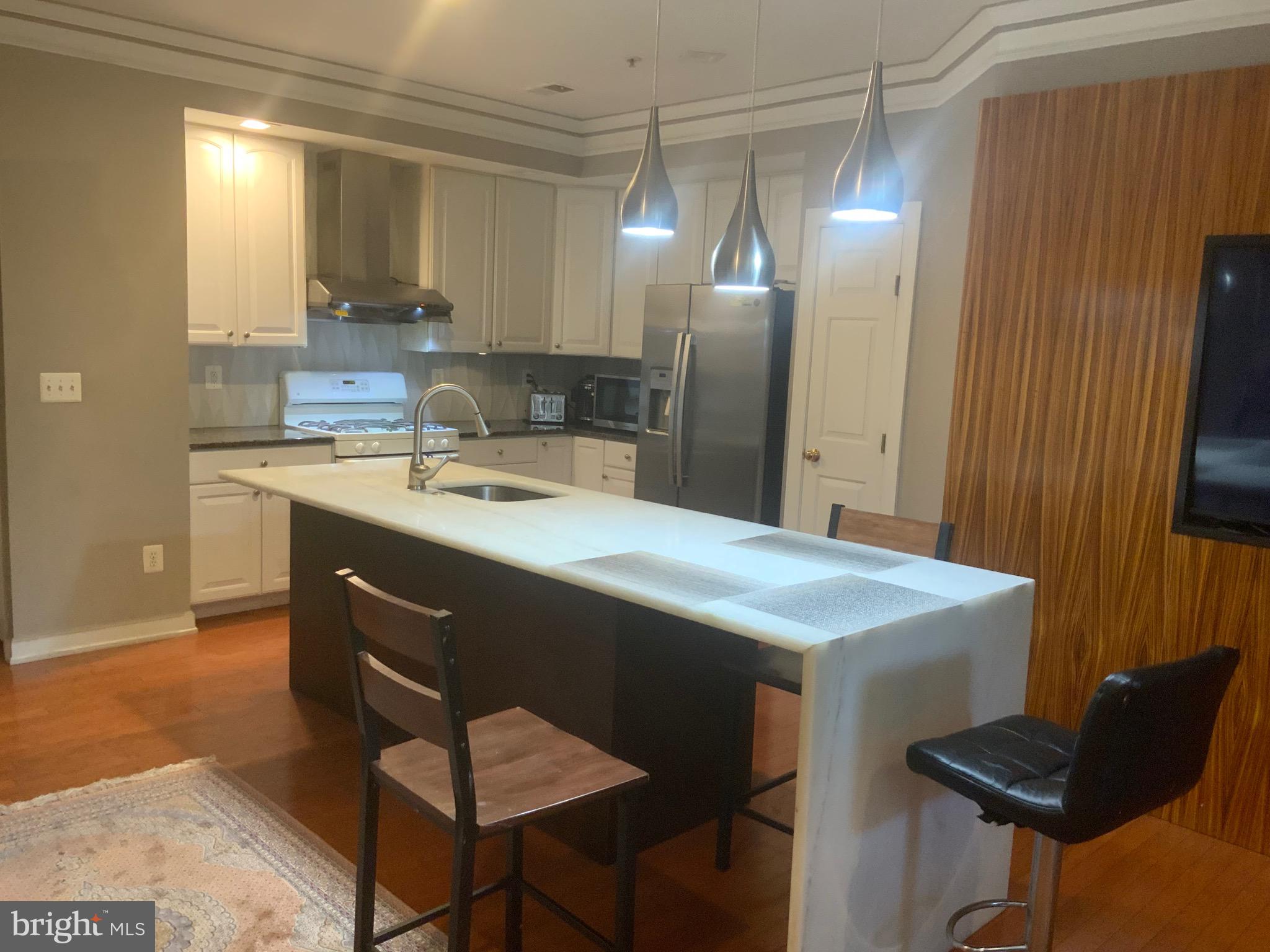 589 ODENDHAL AVENUE 589