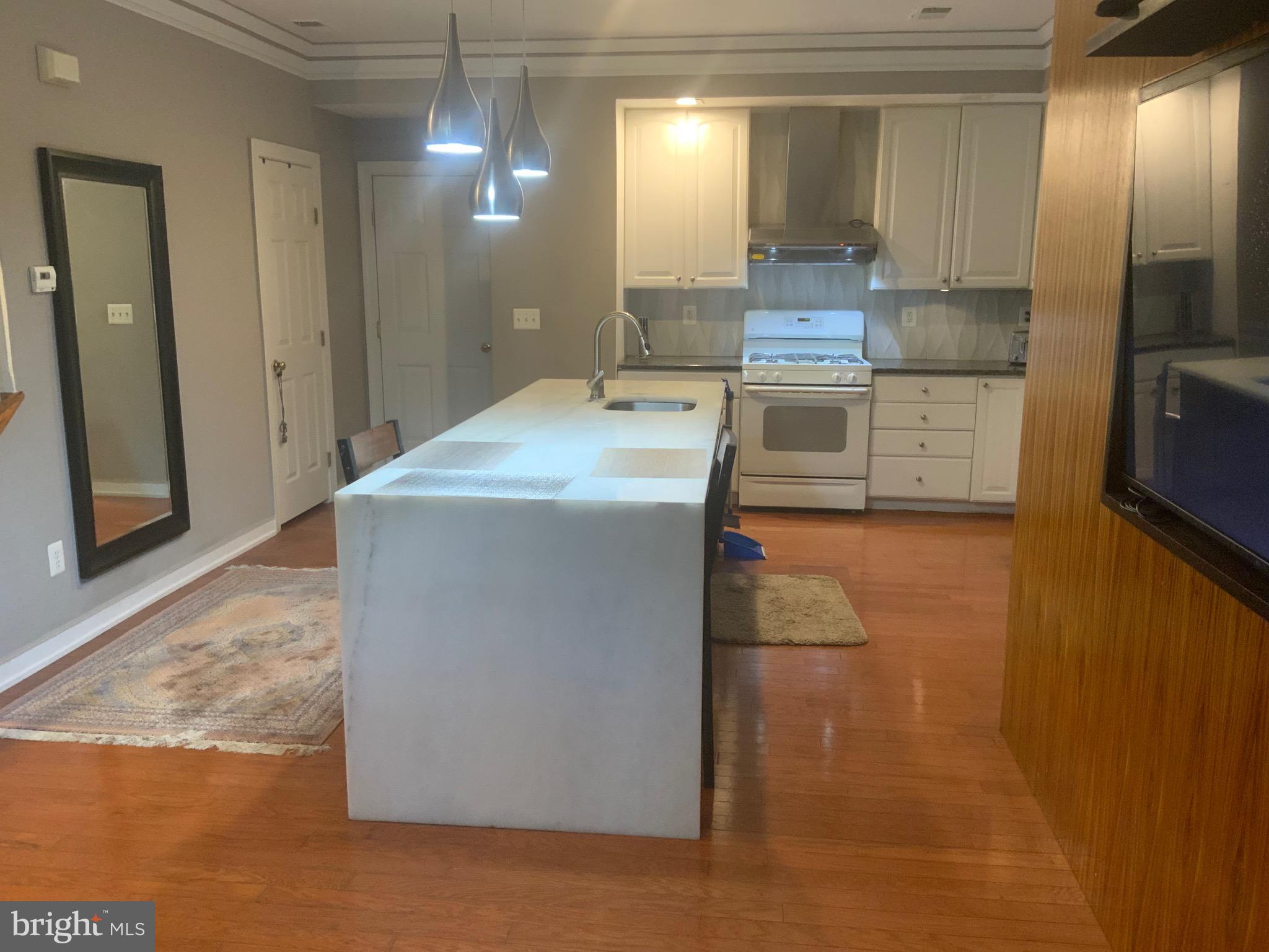 589 ODENDHAL AVENUE 589