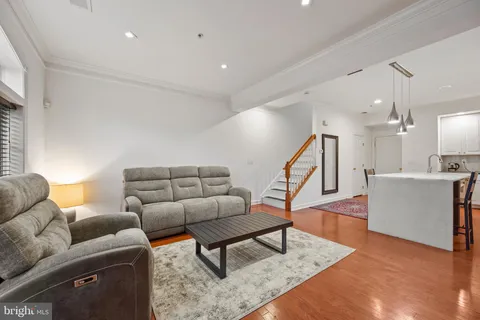 589 Odendhal Avenue Unit 589, Gaithersburg, MD MLS: MDMC2208376