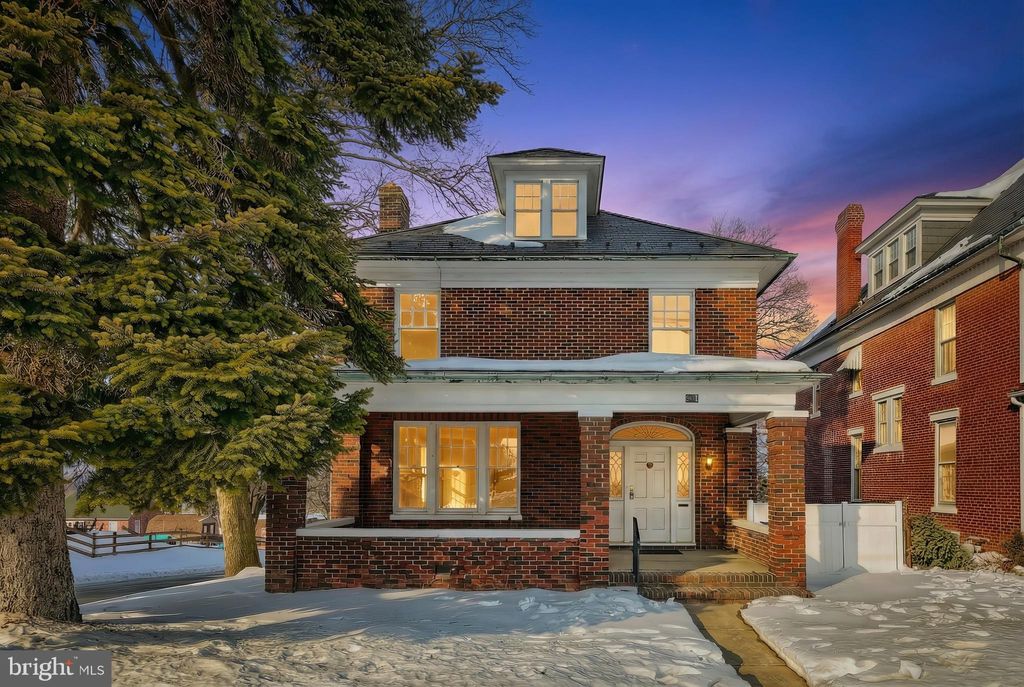 Photo of 501 E Main St, DALLASTOWN, PA 17313 (MLS # PAYK2097360)