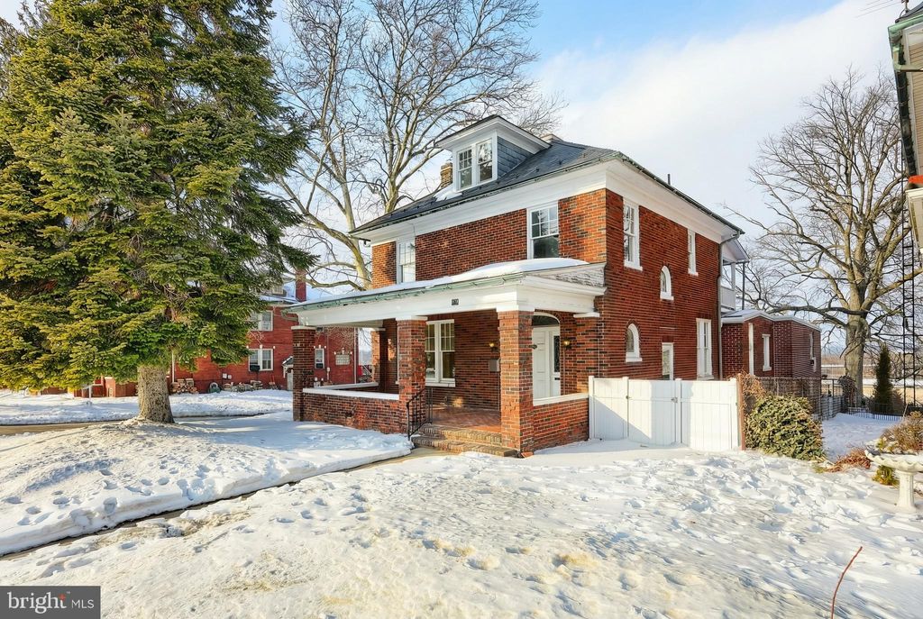 Photo of 501 E Main St, DALLASTOWN, PA 17313 (MLS # PAYK2097360)