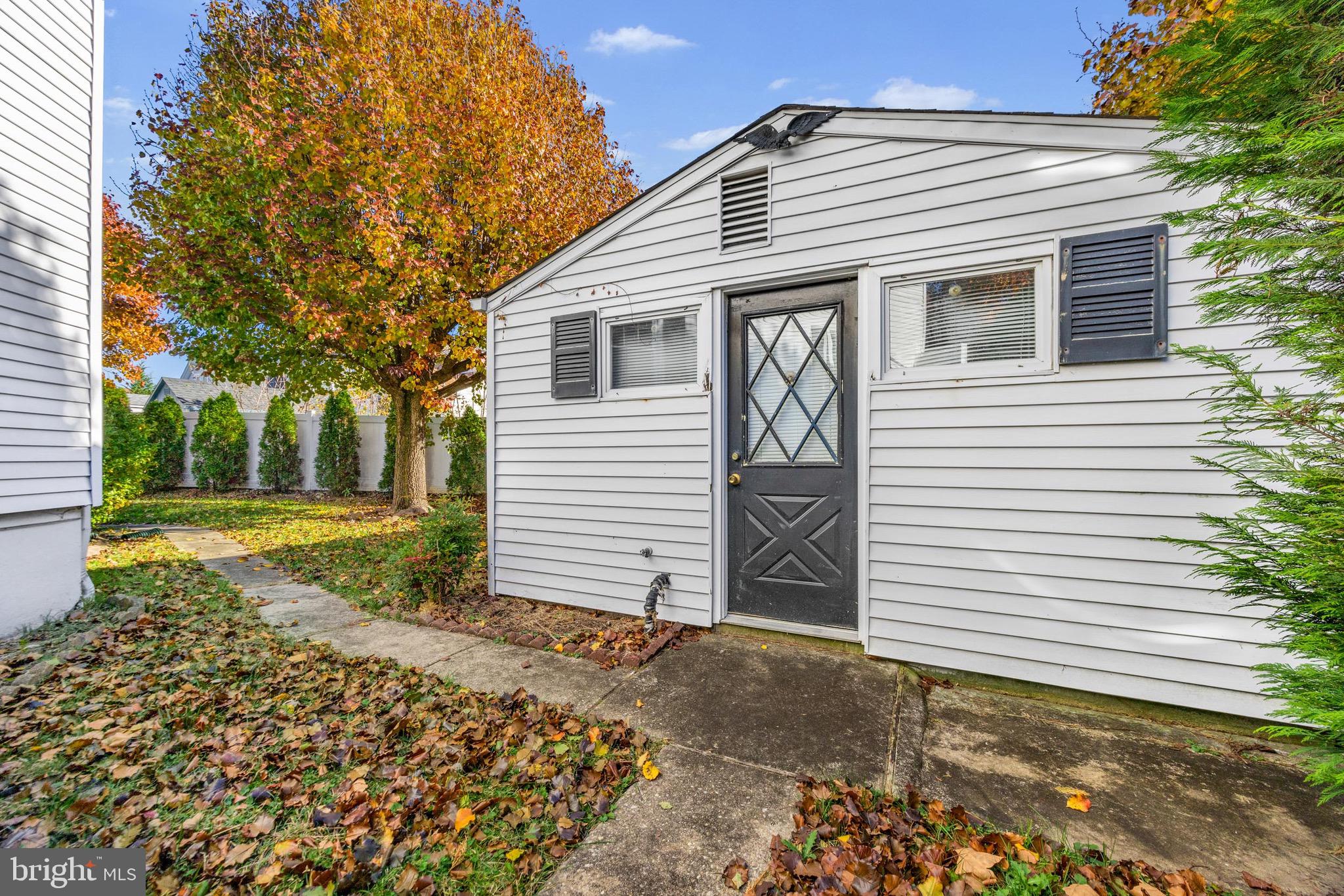 MIDDLE RIVER - Residential