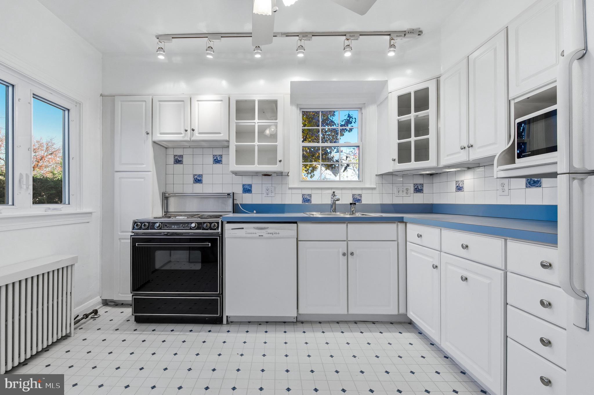 MIDDLE RIVER - Residential