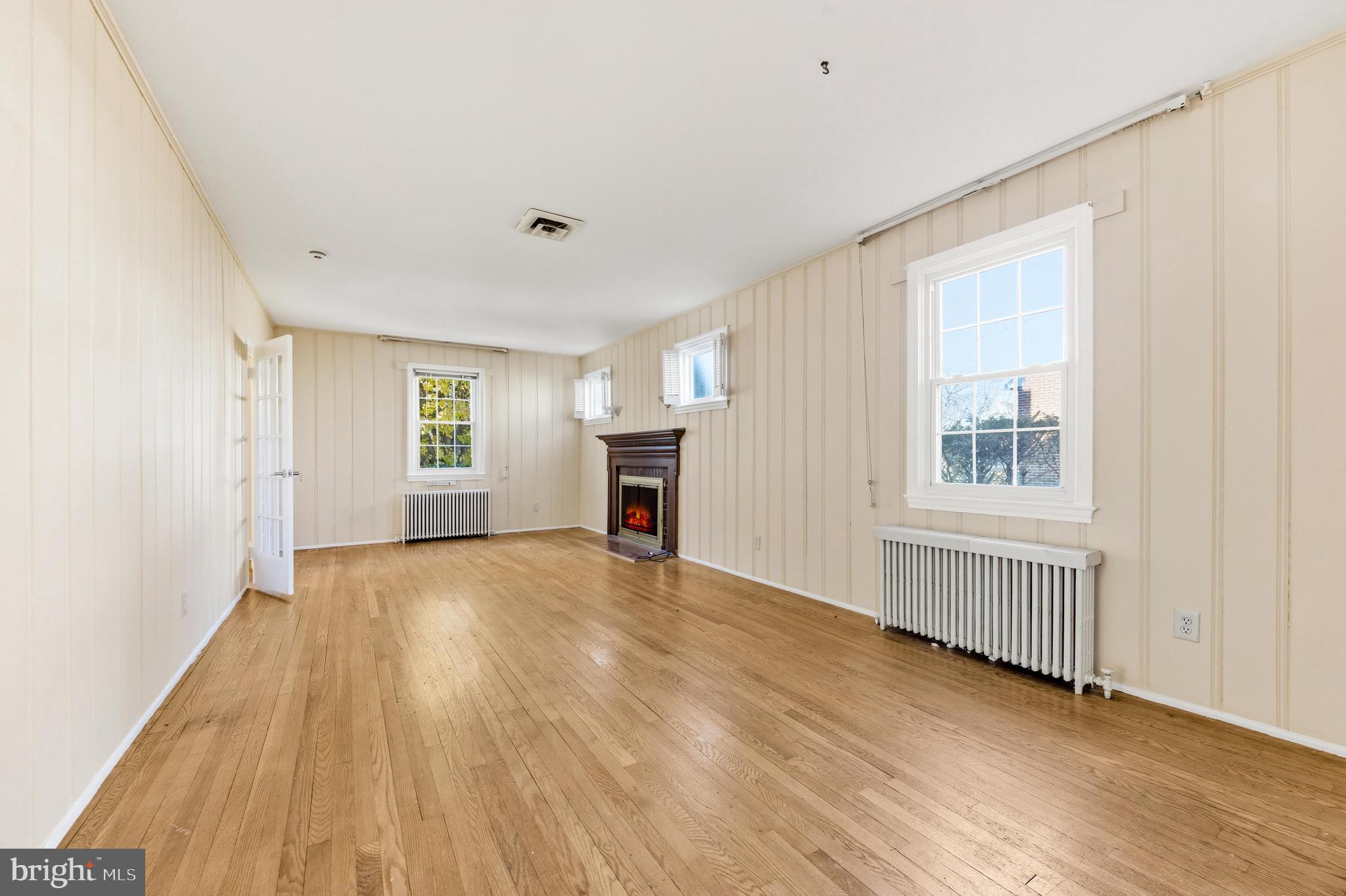 MIDDLE RIVER - Residential