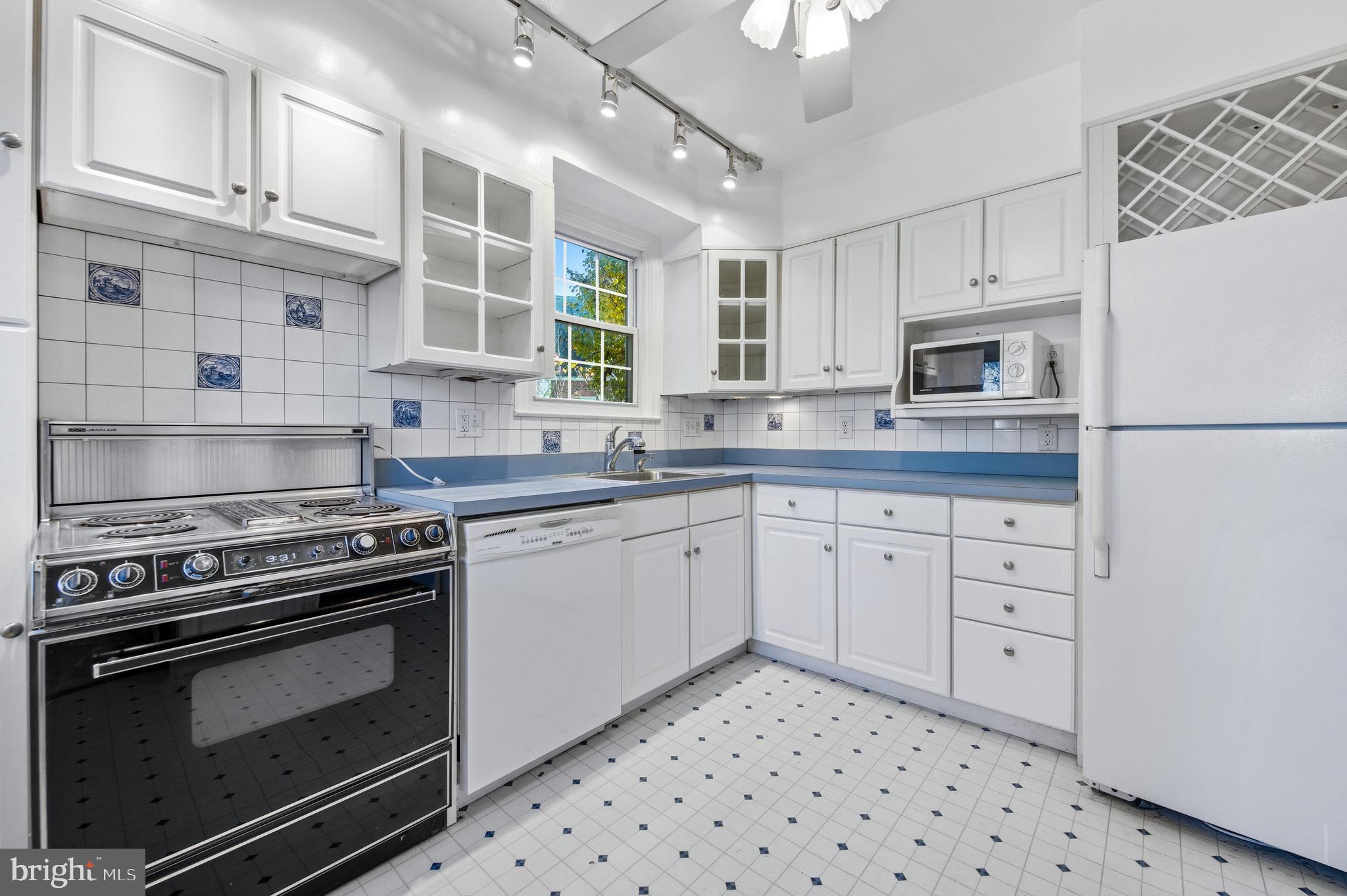 MIDDLE RIVER - Residential