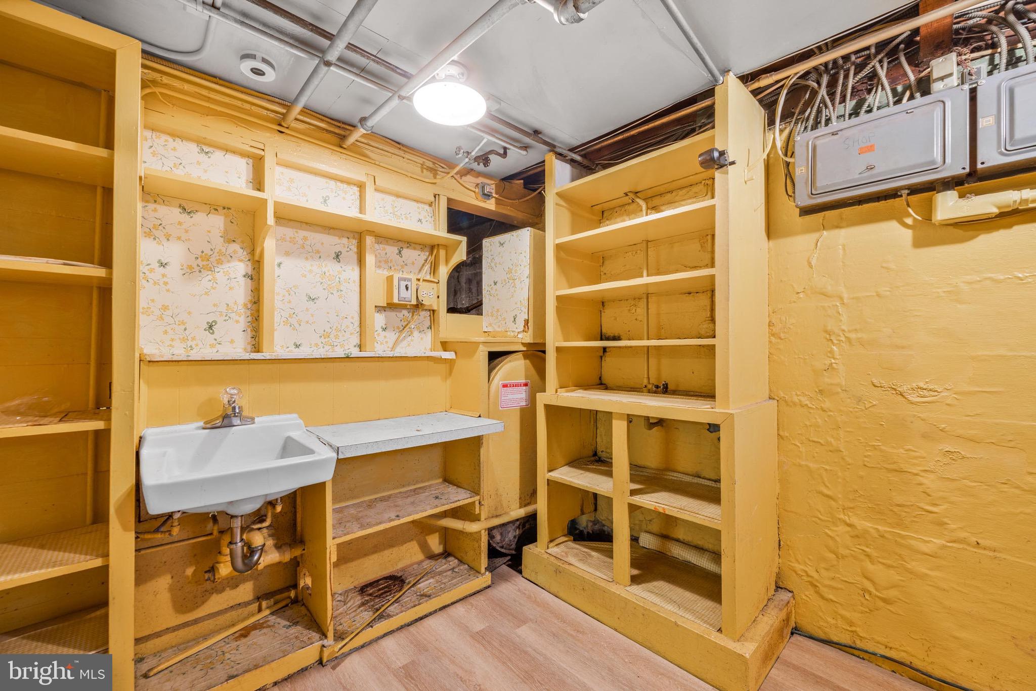 MIDDLE RIVER - Residential