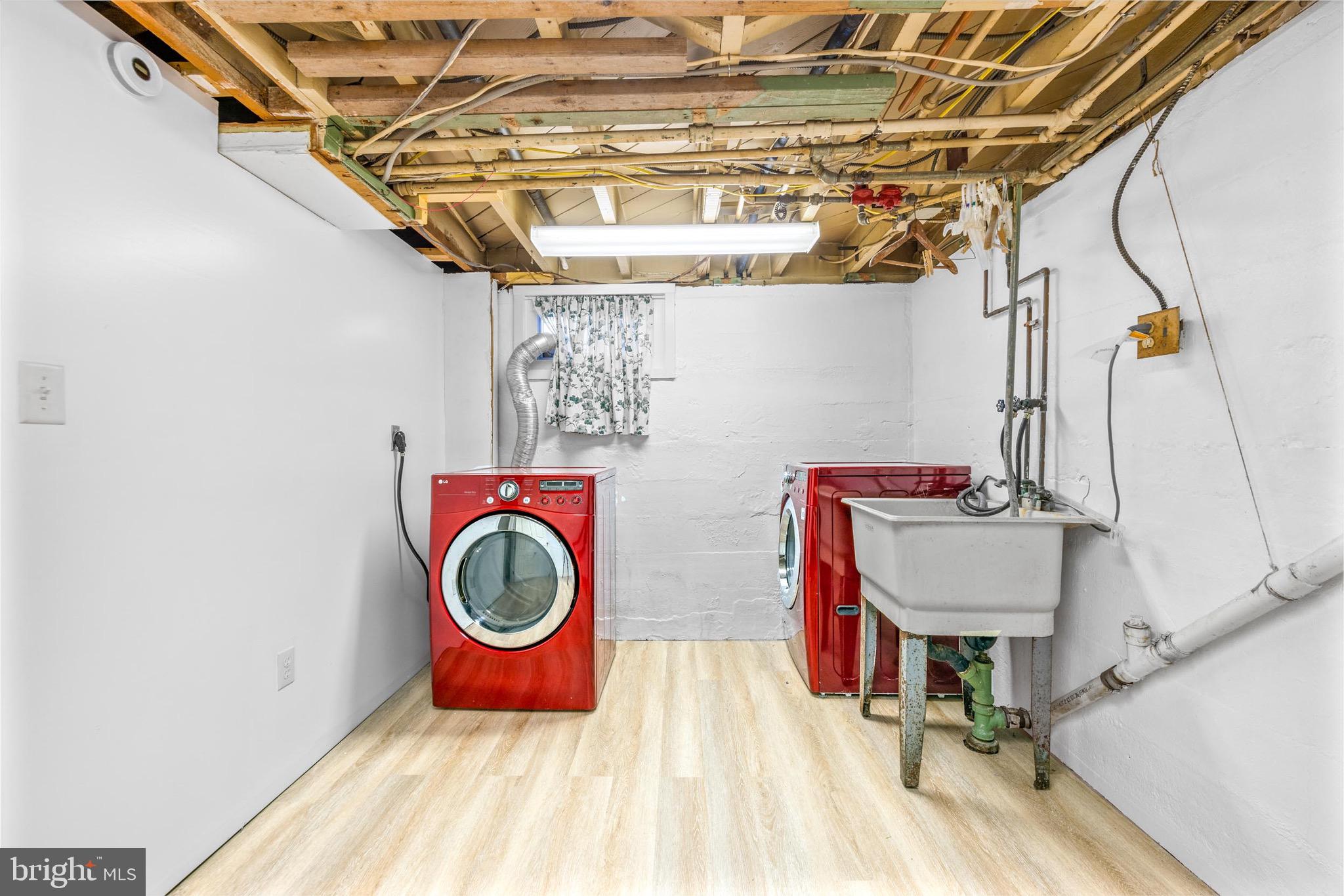 MIDDLE RIVER - Residential