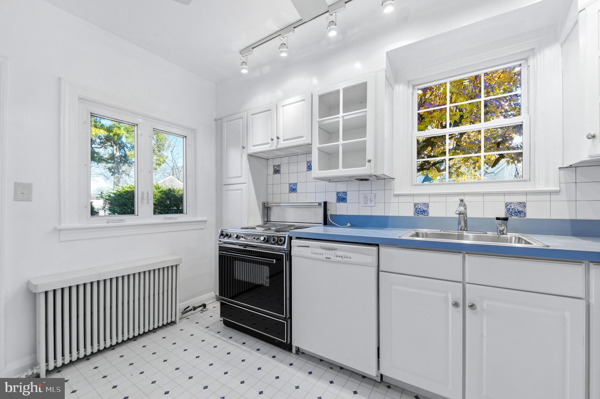 MIDDLE RIVER - Residential