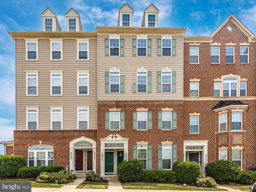 Lovely Upper Level Condo in Linton at Ballenger. Approximately 2850 sq. ft. of living space. Freshly Painted and New Carpet Throughout  Great Kitchen w/ Granite & Upgraded Stainless Appliances. Huge Living & Dining areas. Nice Master Suite w/ 2 WIC & Dual Headed Shower. Two additional ample sized bedrooms. Single Car Garage & Pad plus tons of street parking. Close to Community Center & Pool. Call to see today.