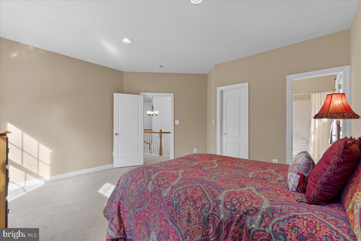 LAKE BARCROFT - Residential