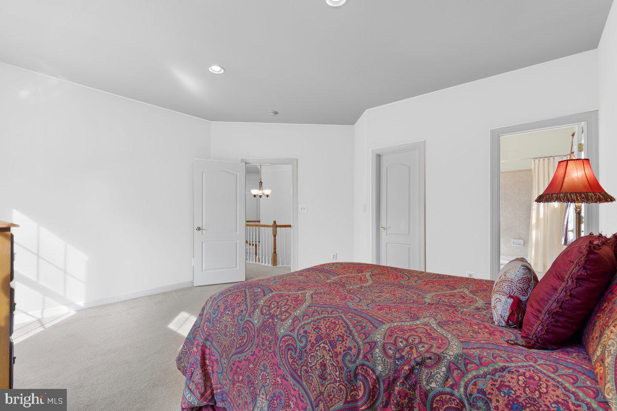 LAKE BARCROFT - Residential