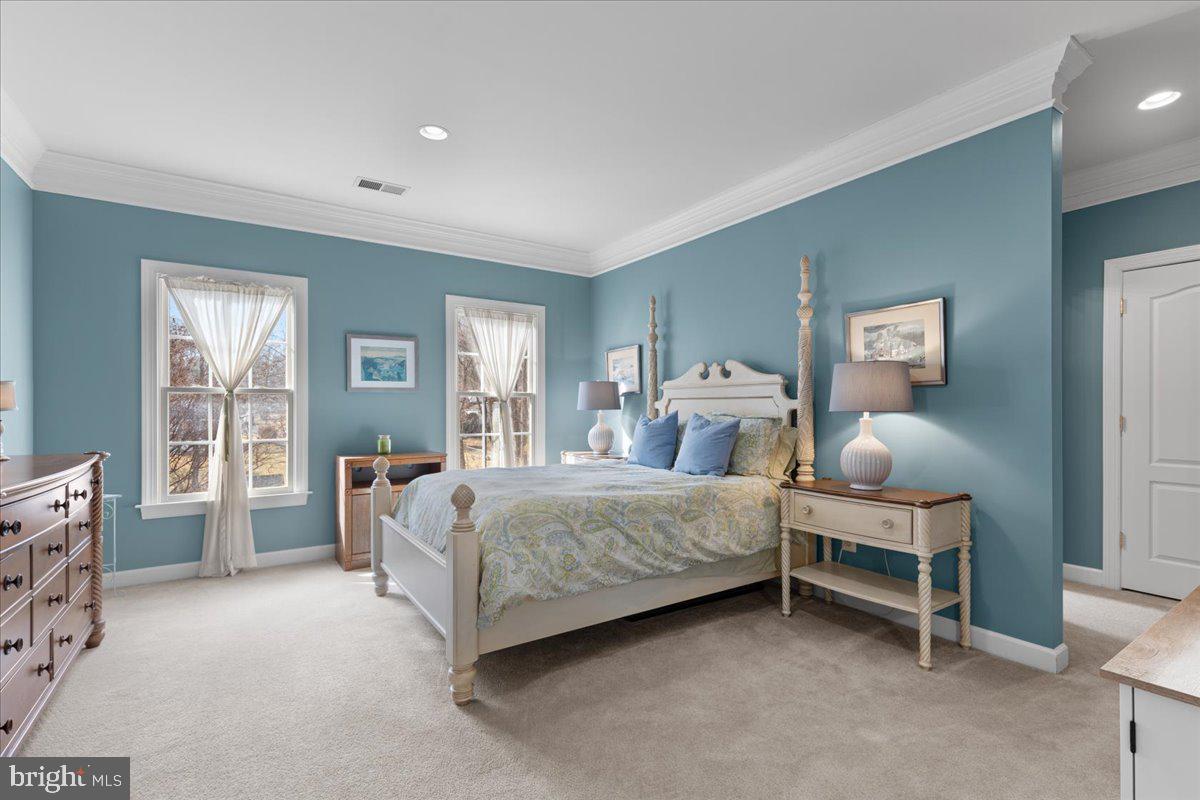 LAKE BARCROFT - Residential