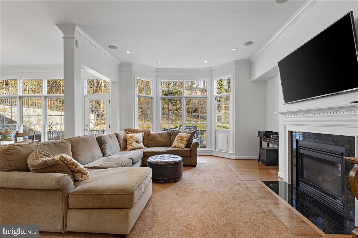 LAKE BARCROFT - Residential