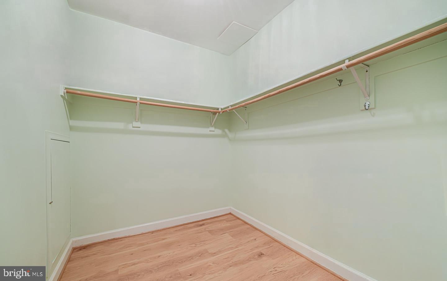 LAKE BARCROFT - Residential