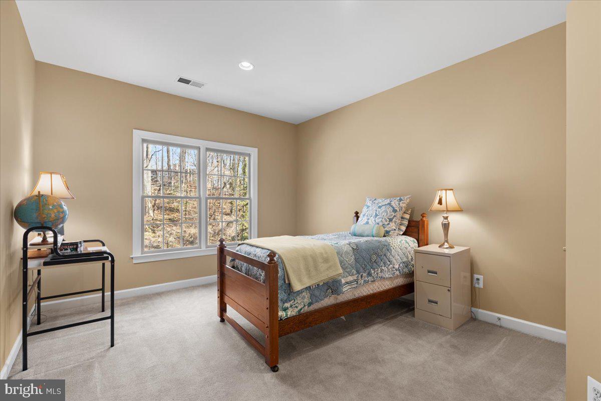 LAKE BARCROFT - Residential