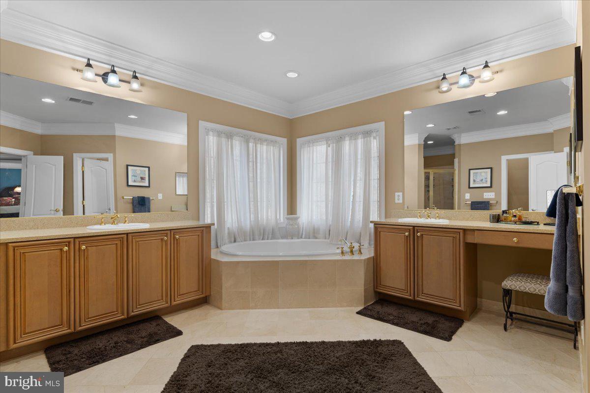 LAKE BARCROFT - Residential