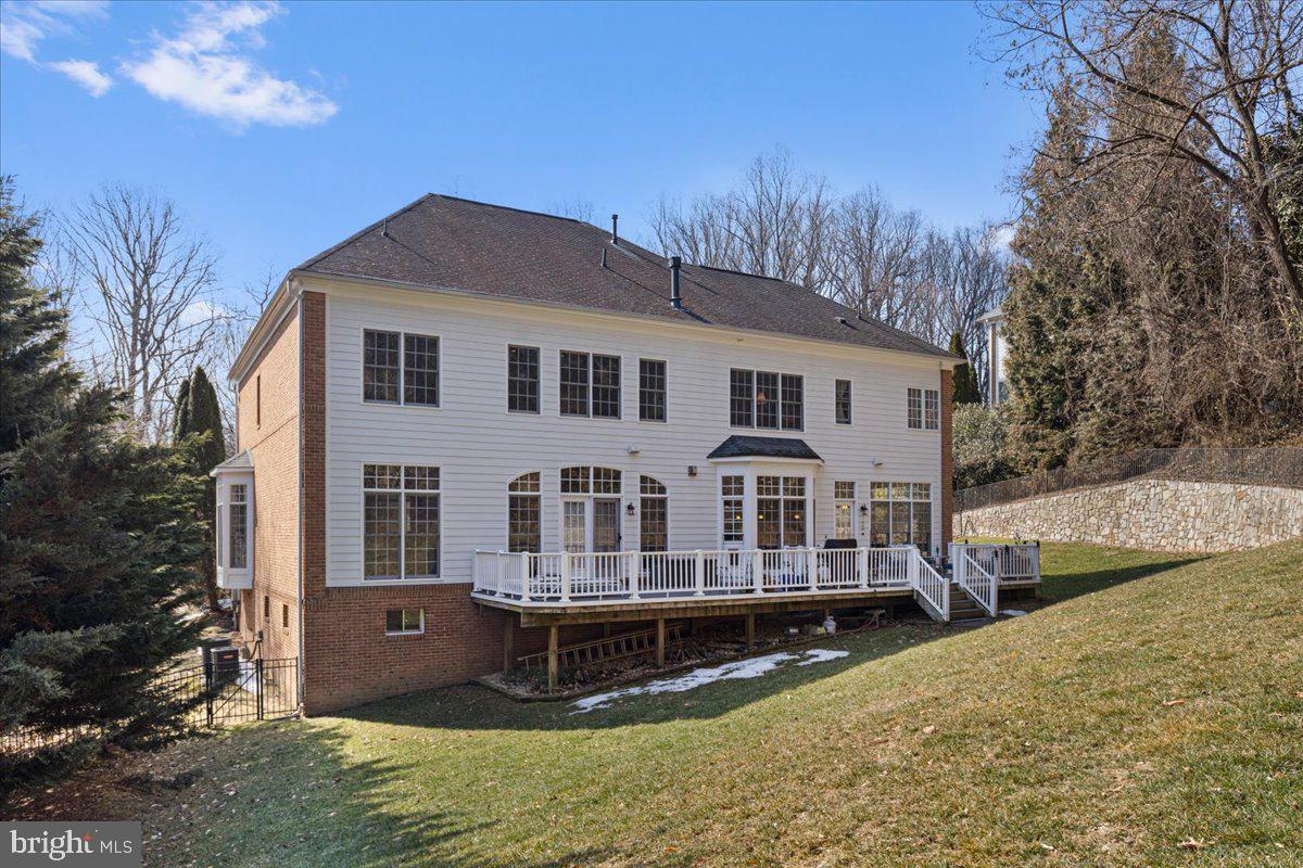 LAKE BARCROFT - Residential