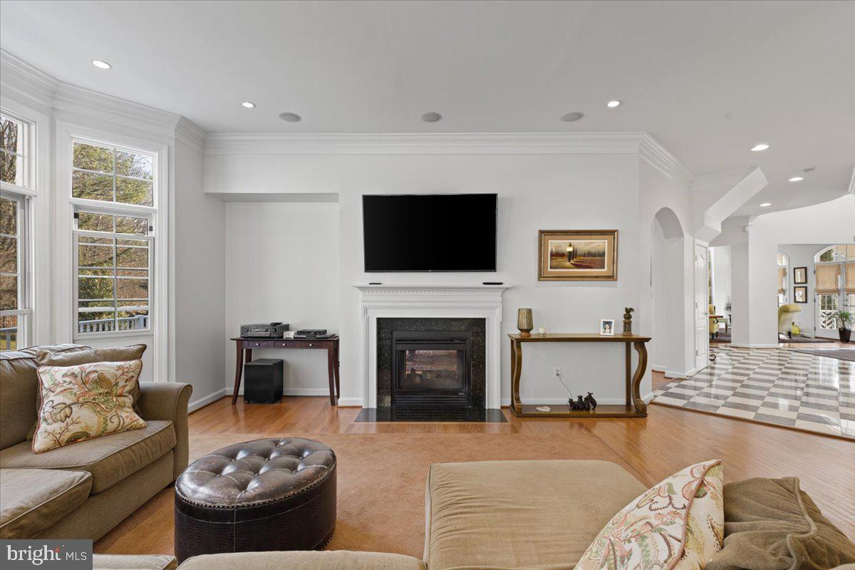 LAKE BARCROFT - Residential