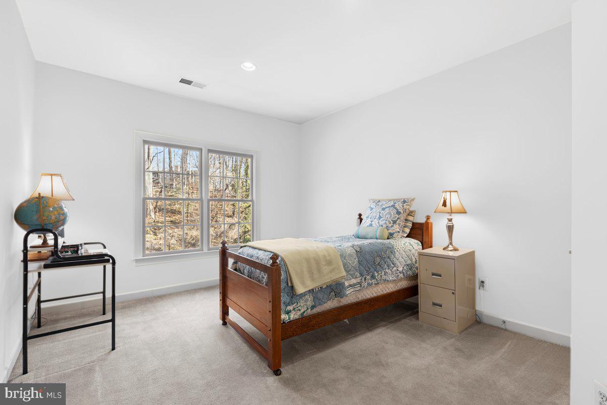 LAKE BARCROFT - Residential