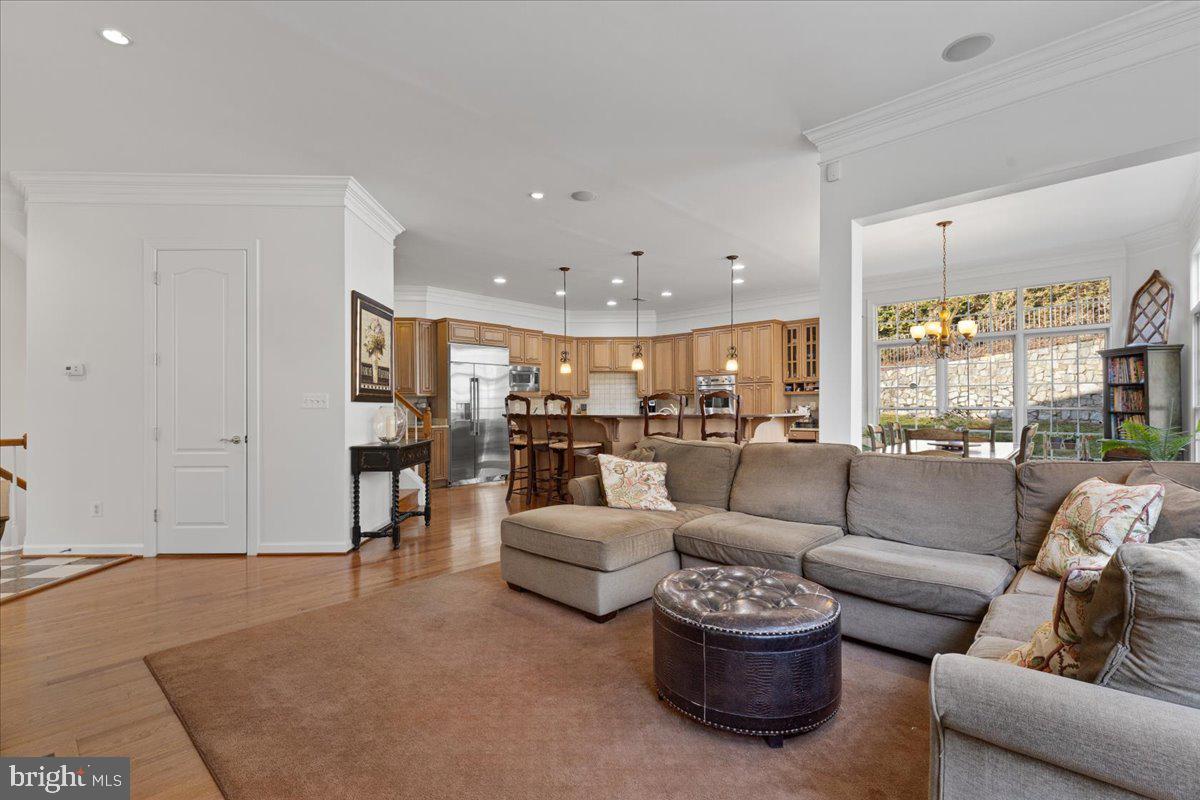 LAKE BARCROFT - Residential