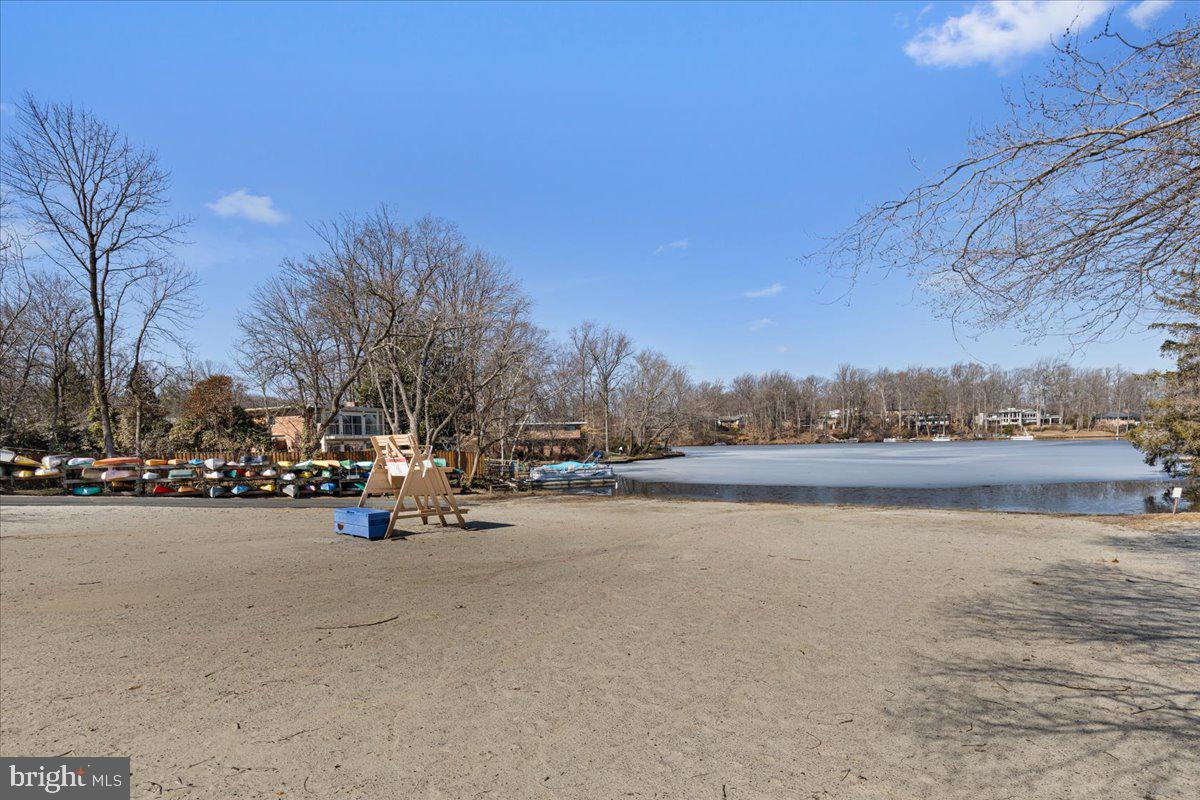 LAKE BARCROFT - Residential