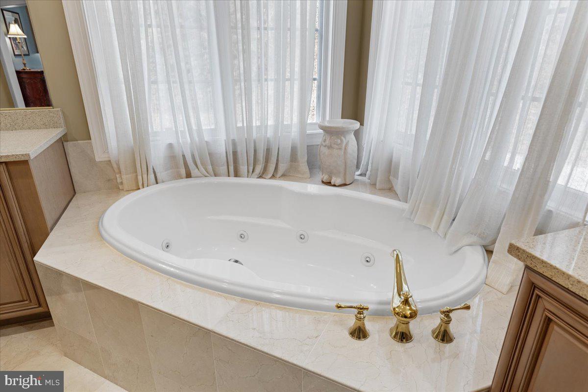 LAKE BARCROFT - Residential