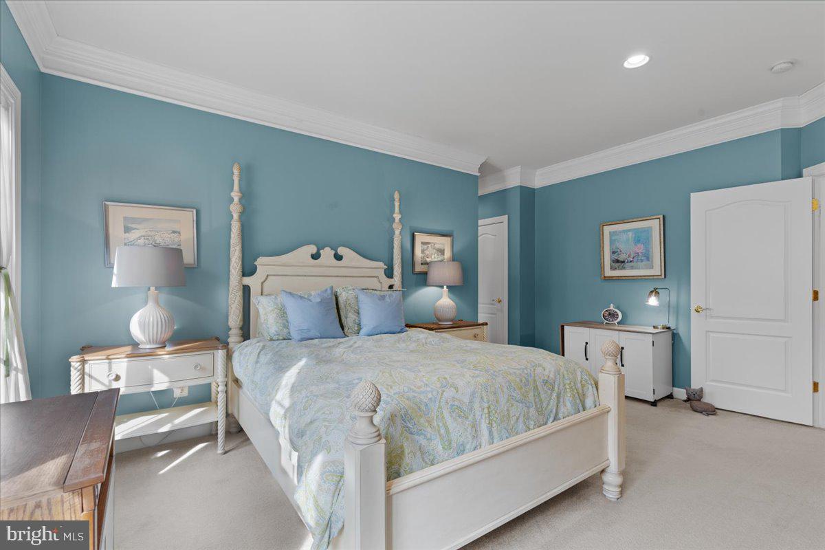 LAKE BARCROFT - Residential