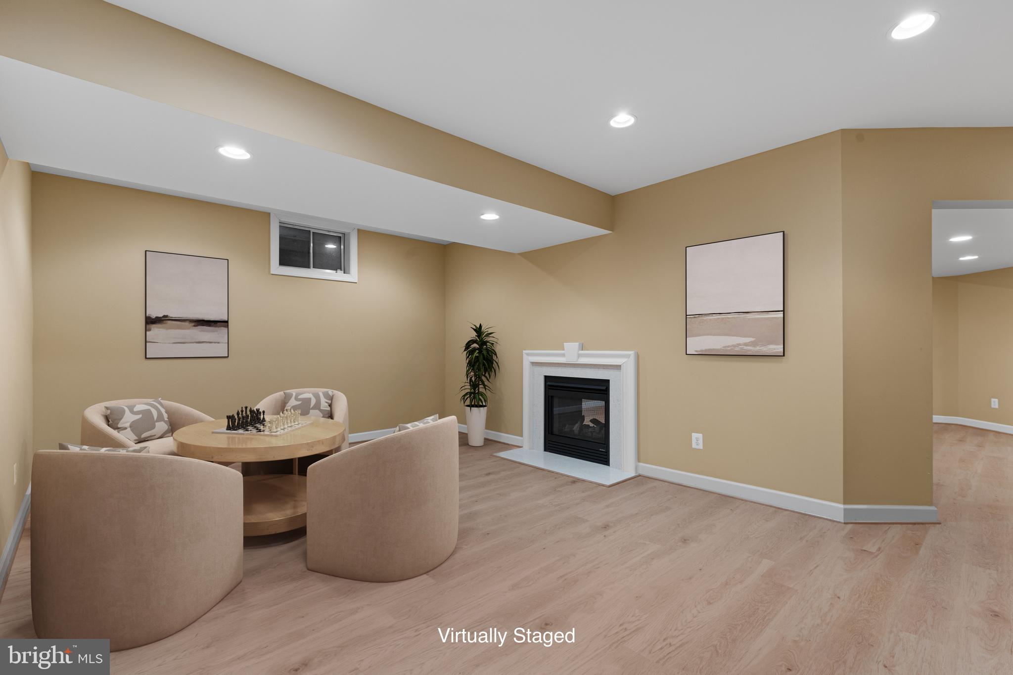 LAKE BARCROFT - Residential