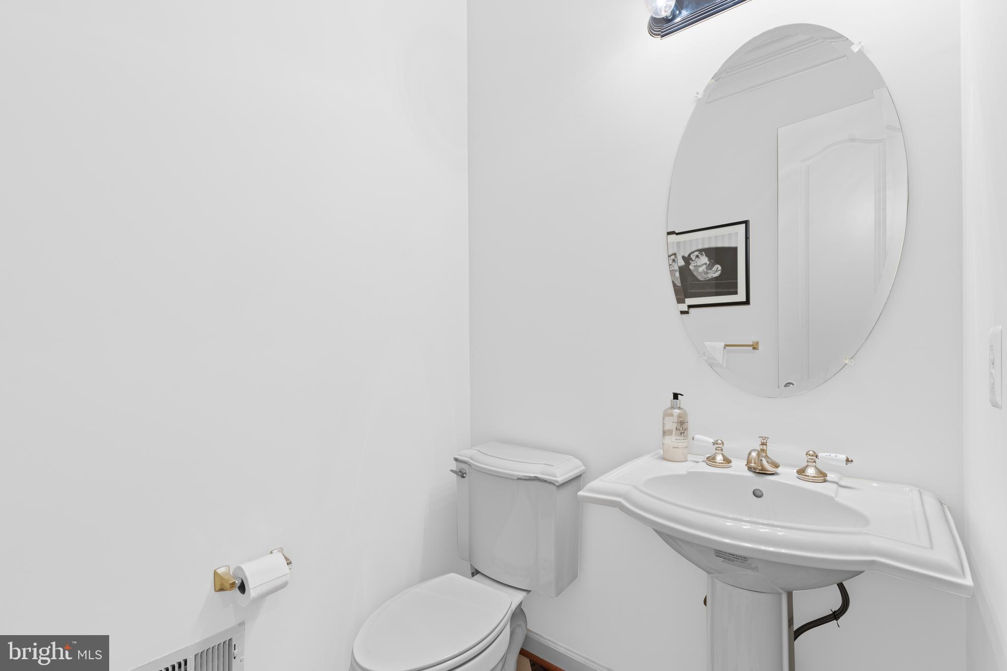 LAKE BARCROFT - Residential