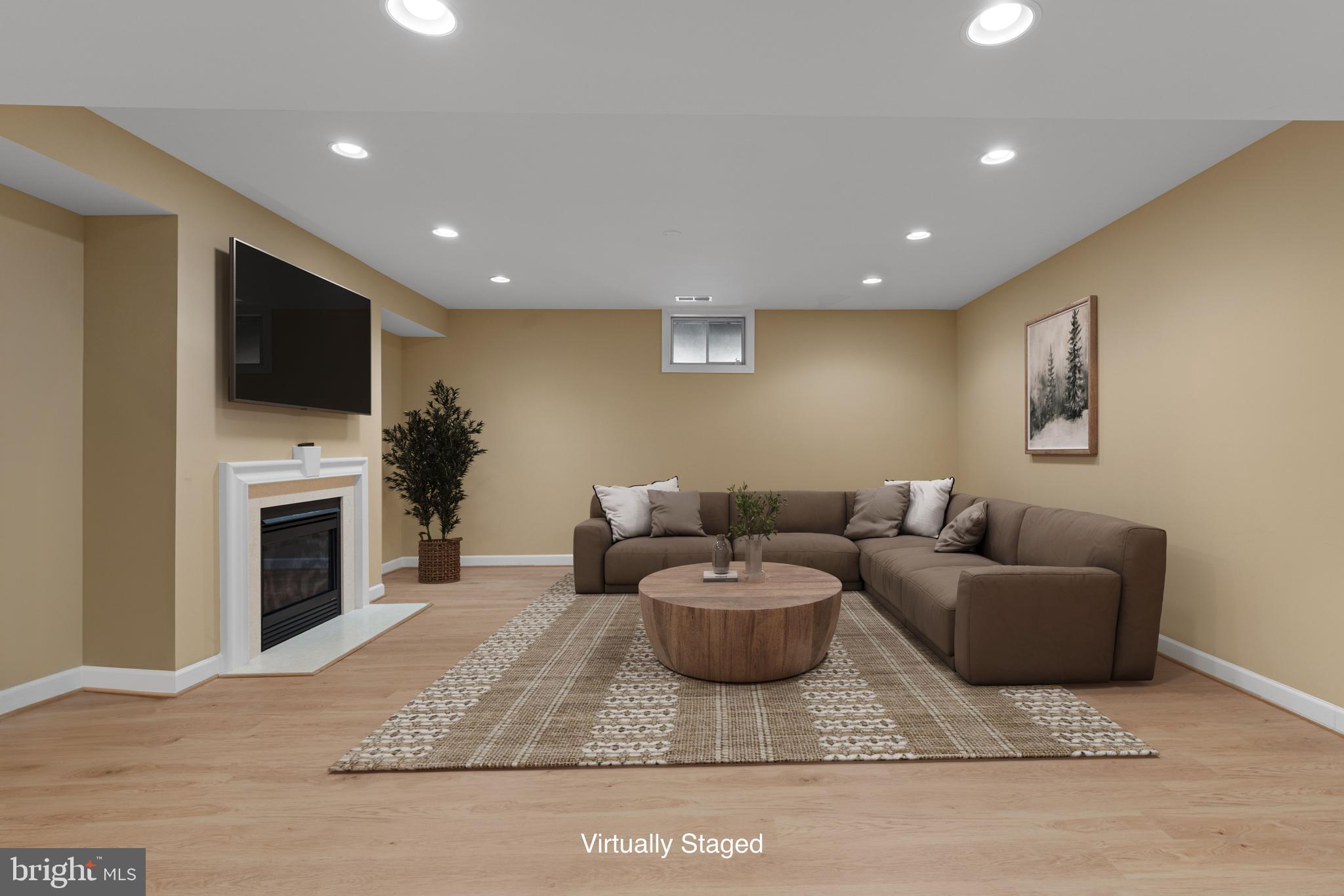 LAKE BARCROFT - Residential