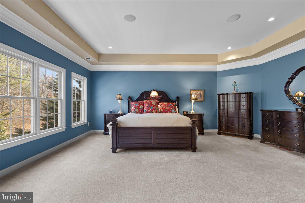 LAKE BARCROFT - Residential