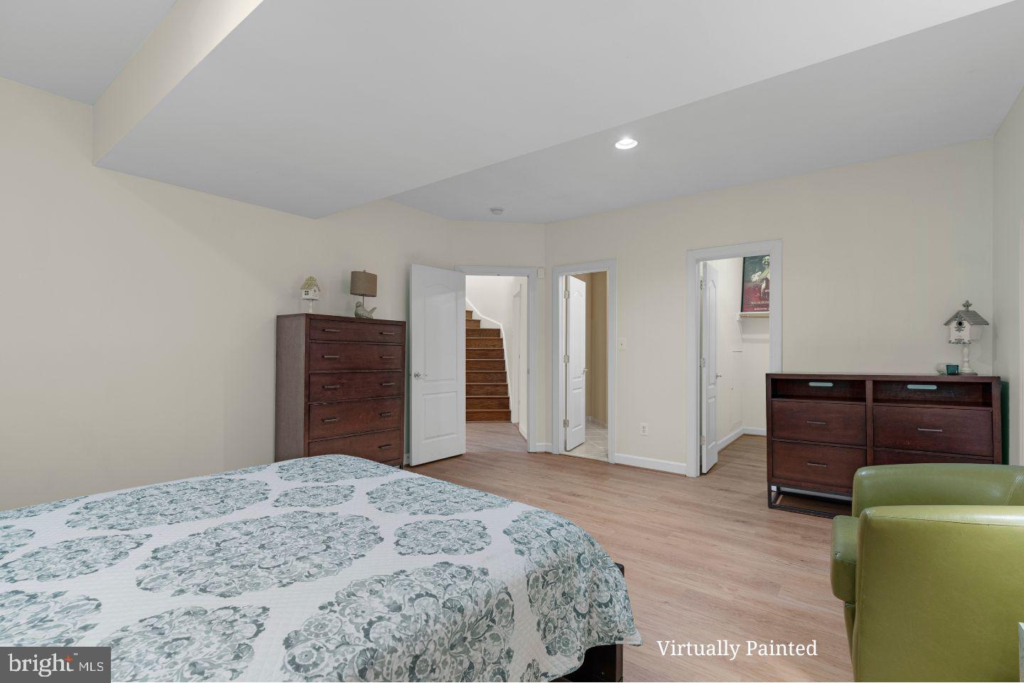 LAKE BARCROFT - Residential