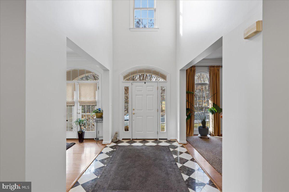 LAKE BARCROFT - Residential