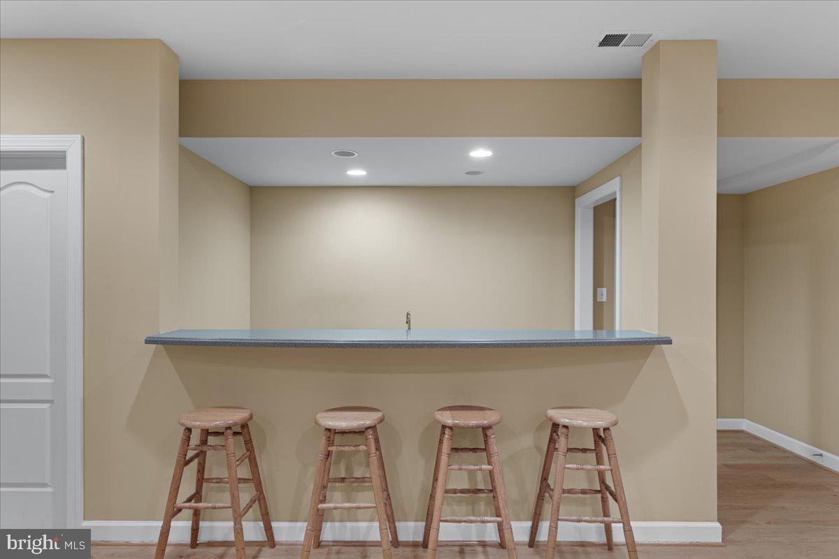 LAKE BARCROFT - Residential