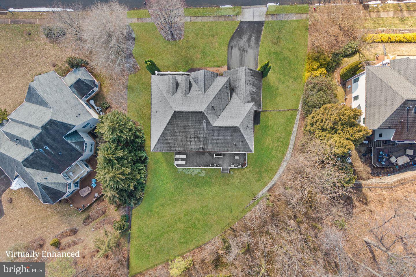 LAKE BARCROFT - Residential