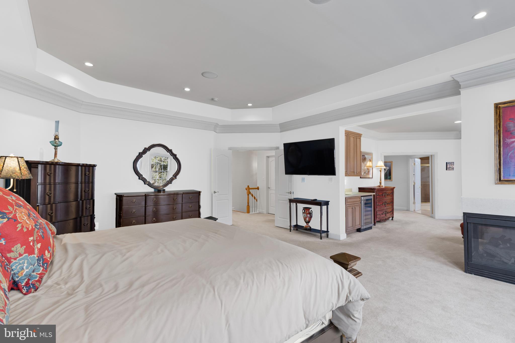 LAKE BARCROFT - Residential