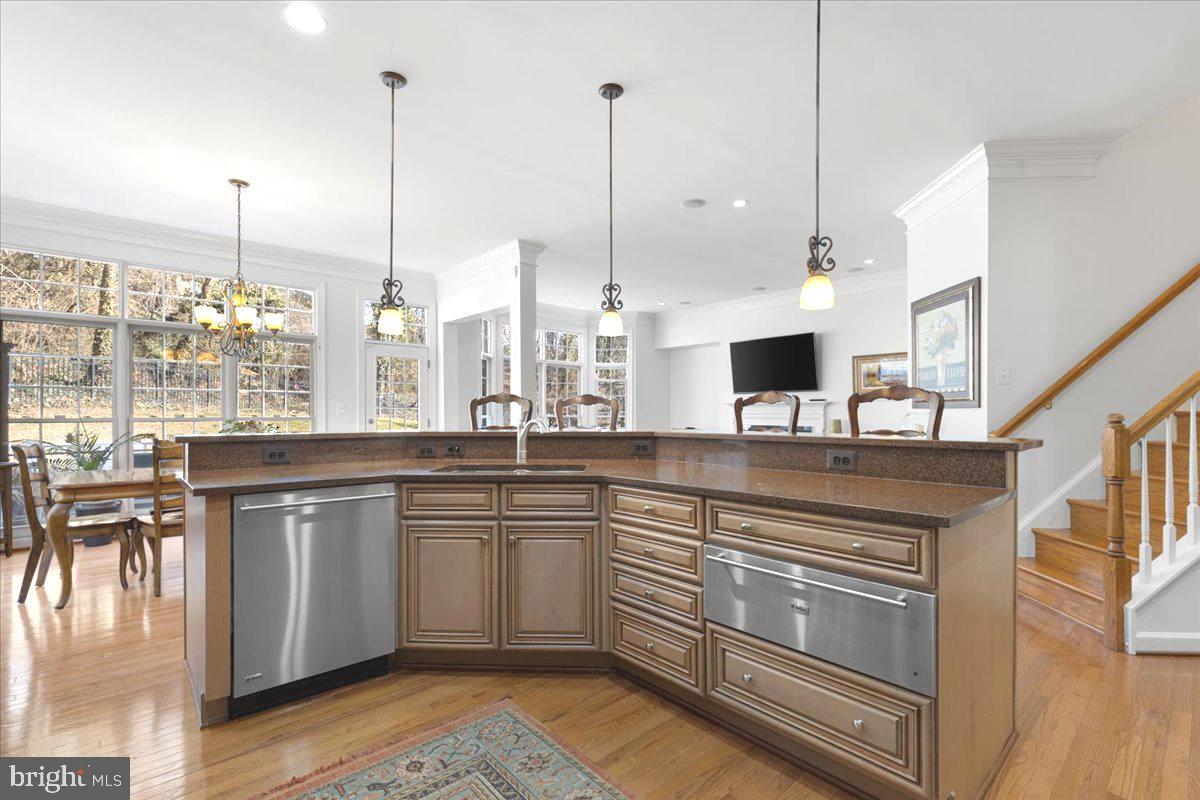 LAKE BARCROFT - Residential