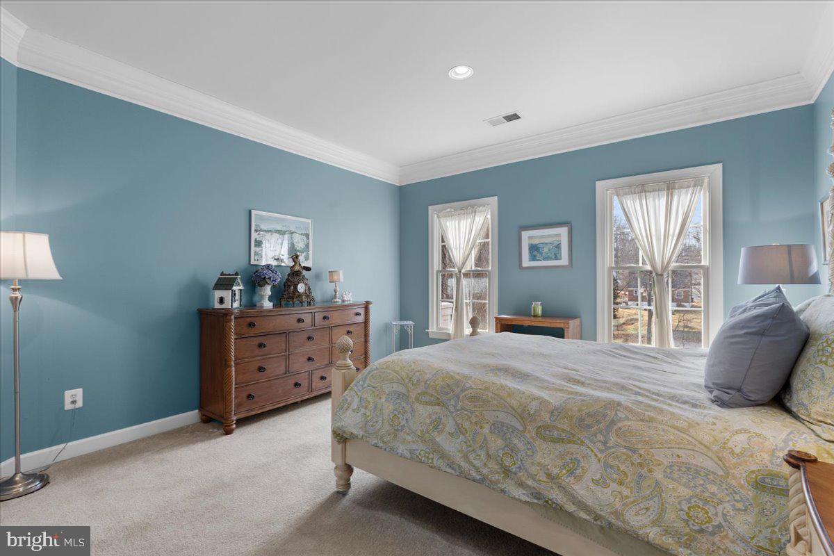 LAKE BARCROFT - Residential