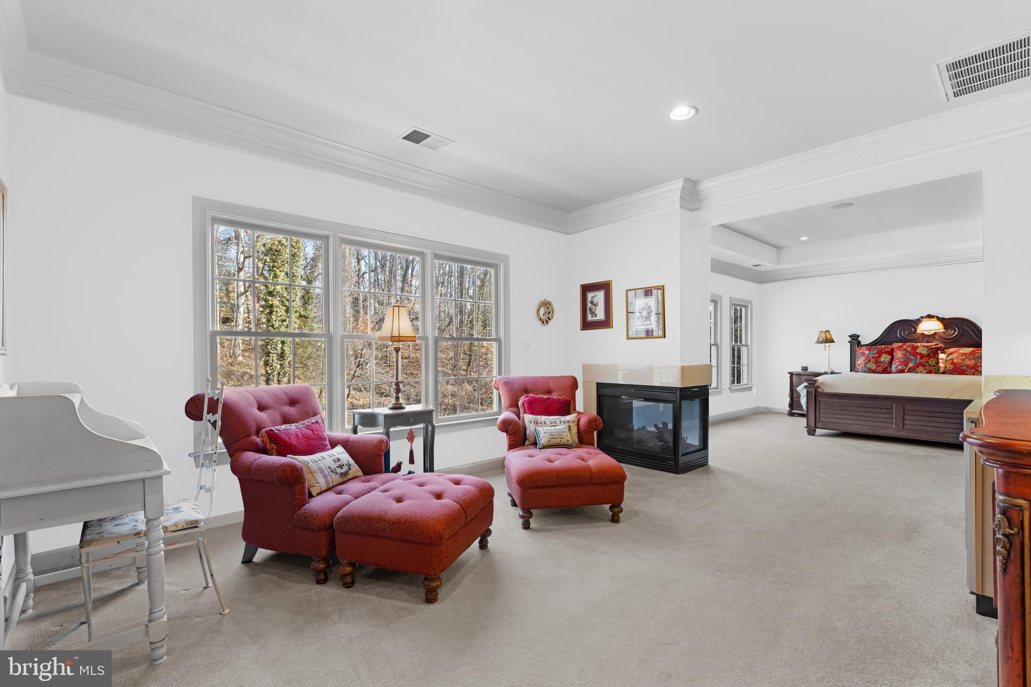 LAKE BARCROFT - Residential