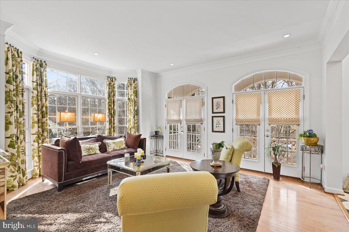 LAKE BARCROFT - Residential